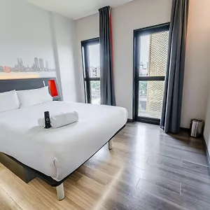 Easyhotel Barcelona Fira L’Hospitalet de Llobregat